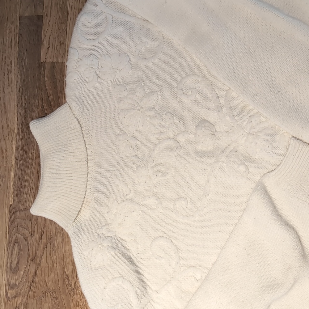 Vintage turtleneck with shoulder pads